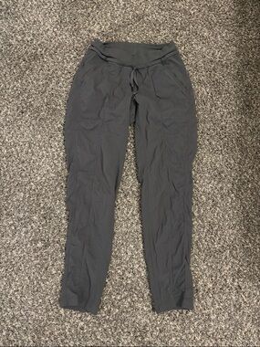 Lululemon dance studio pants grey 4 cropped athleisure athletic casual Y2K yoga